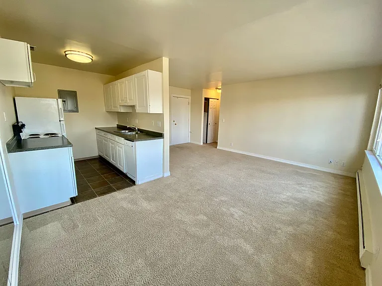 424 19th Ave E — Photo 13