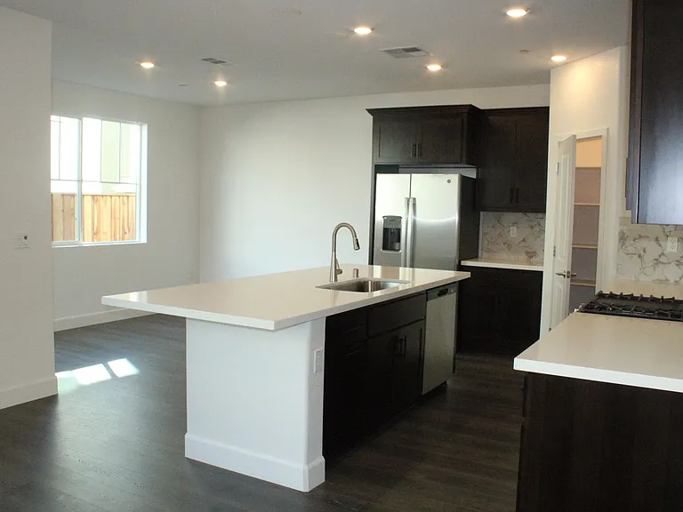 405 Mystic Ln — Photo 7