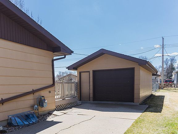 2nd image of 621 Garden Dr