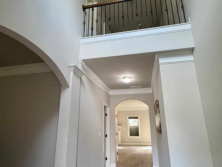 235 Sanctuary Dr — Photo 2