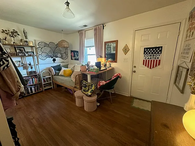 141 Grape St NE #10 — Photo 2