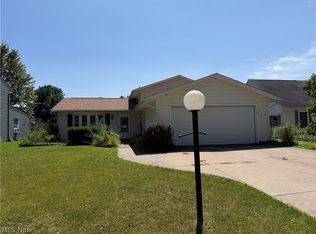 615 Bowling Green Cir, Elyria, OH 44035