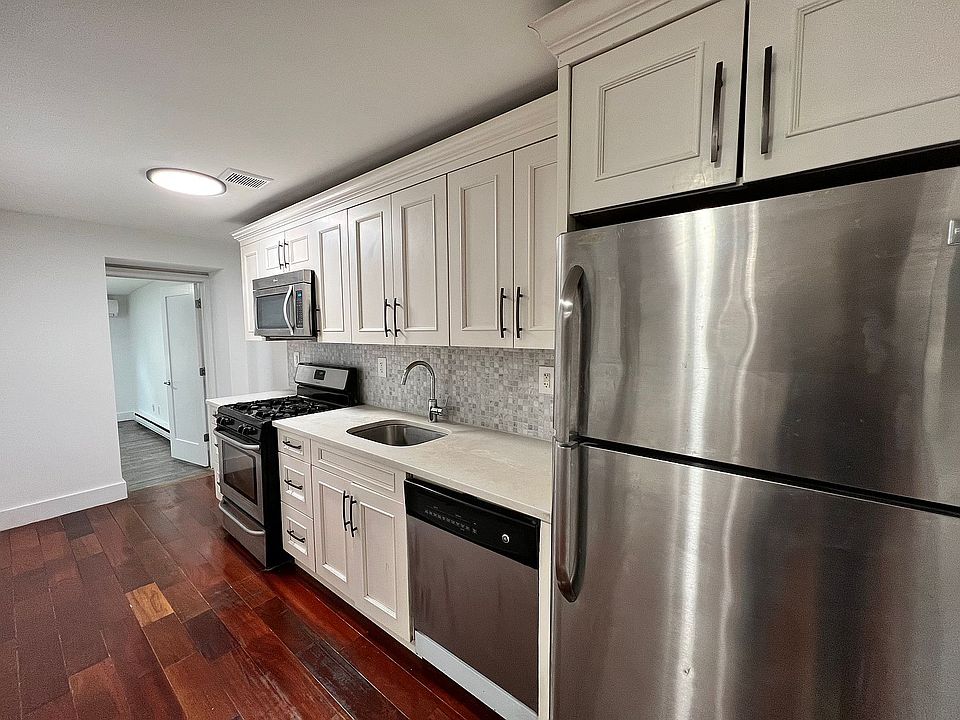 1st image of 389 Macon St APT 1
