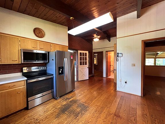 2nd image of 121 Blossom Ln