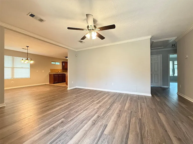 4402 Larkspur St — Photo 3