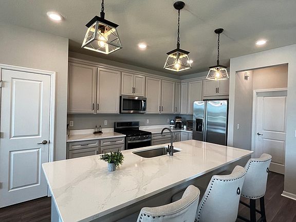 Kitchen with large island