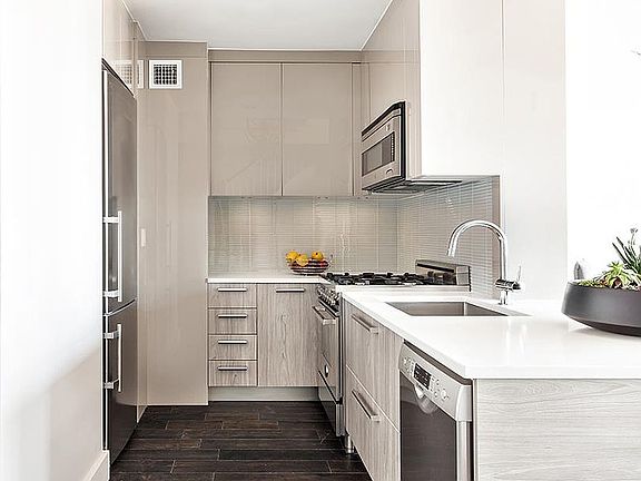 3rd image of 315 7th Ave Unit Penthouse D