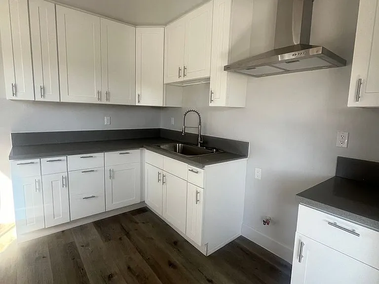 8460 S Avalon Blvd — Photo 9