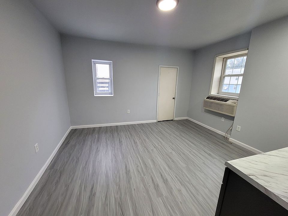 1st image of 417 W Queen Ln APT 2A
