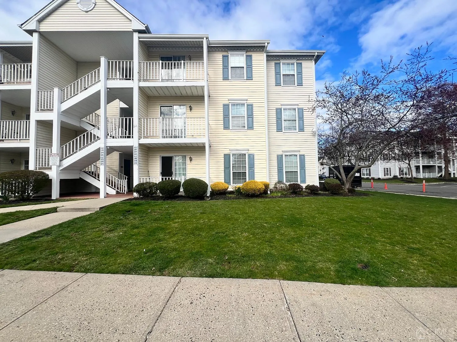373 Hadleigh Ln photo 1
