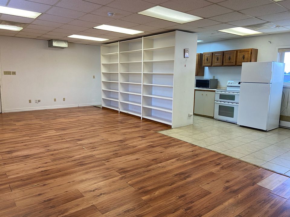 1st image of 146 Queen St E