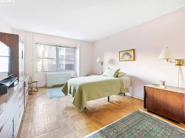 360 East 72nd Street image 4 of 9