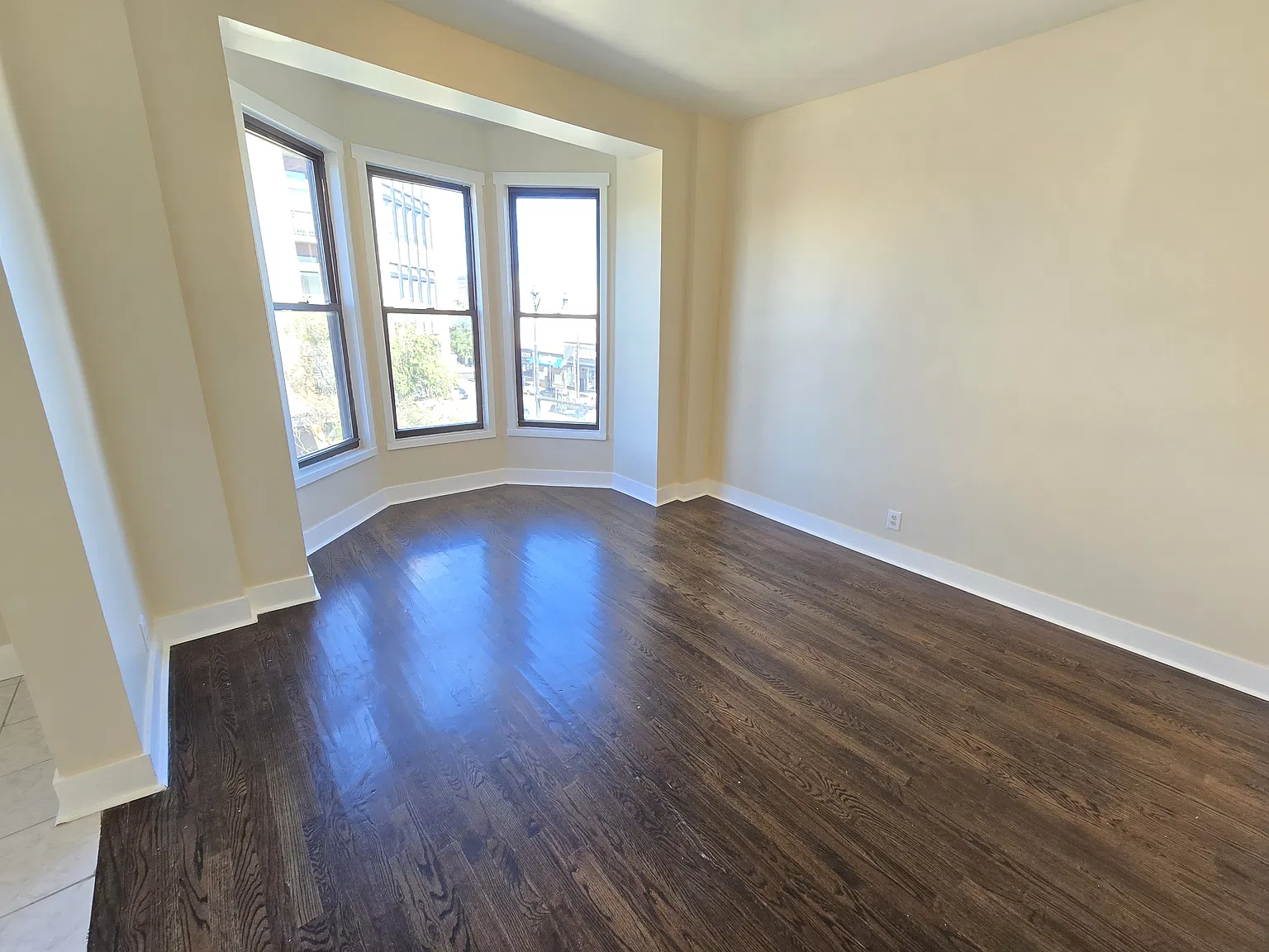 2 bed, 900 sqft, $1,700 — Photo 2
