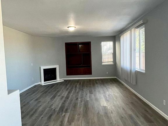 4th image of 5068 Moorcroft Cir