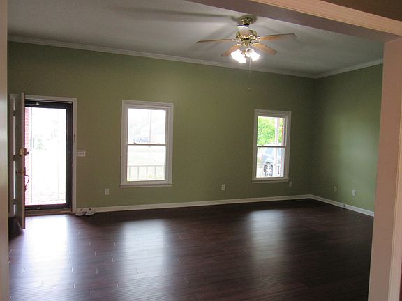 3rd image of 142 Summerset Pl