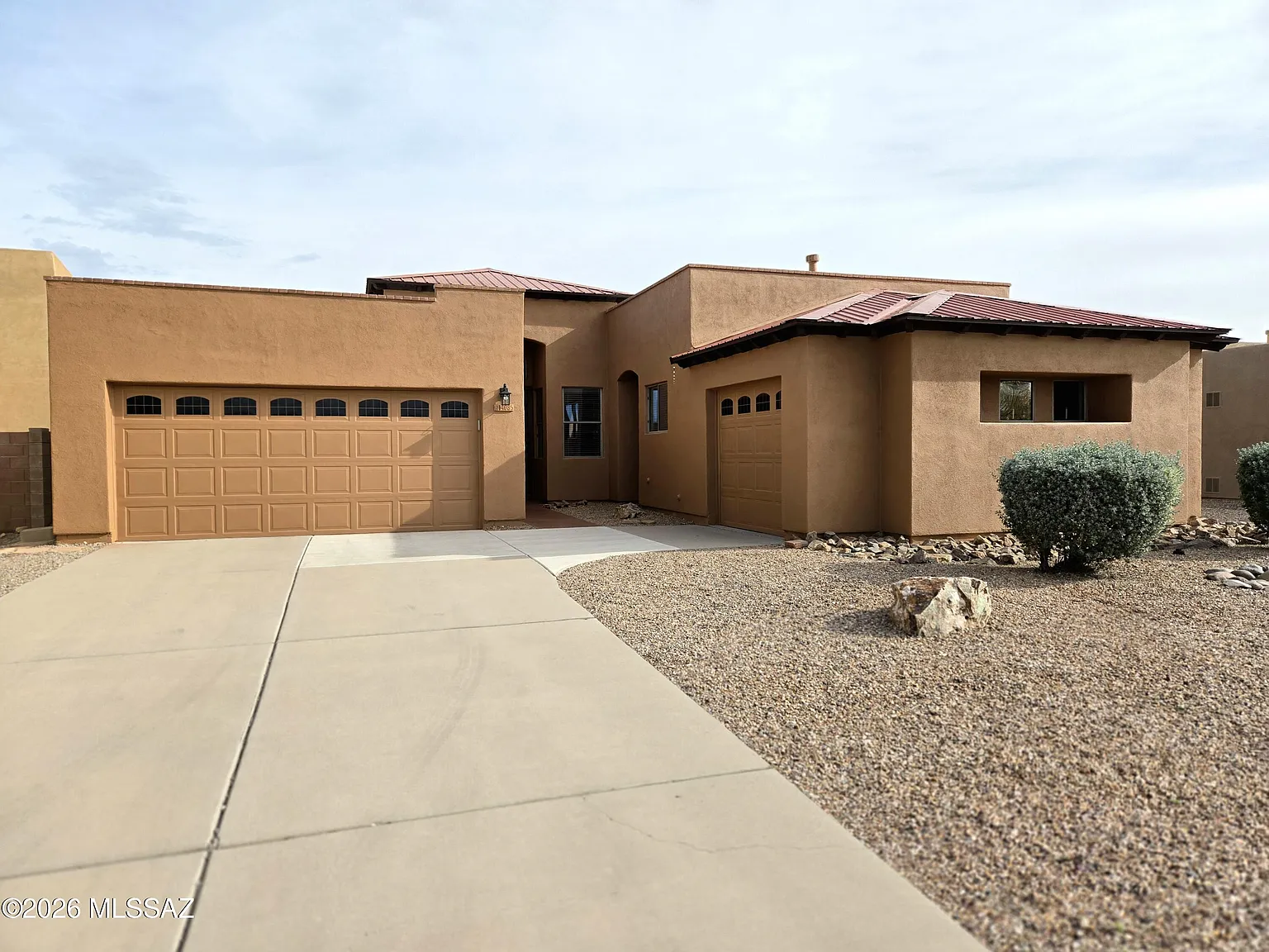 4 bed, 2.0 bath, 2368 sqft, $6,000 — Photo 2