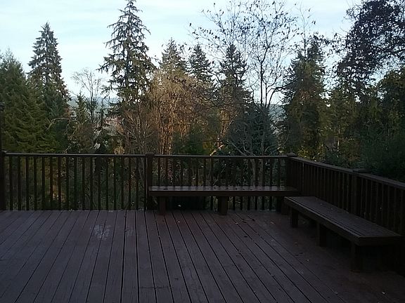 Nice deck to entertain