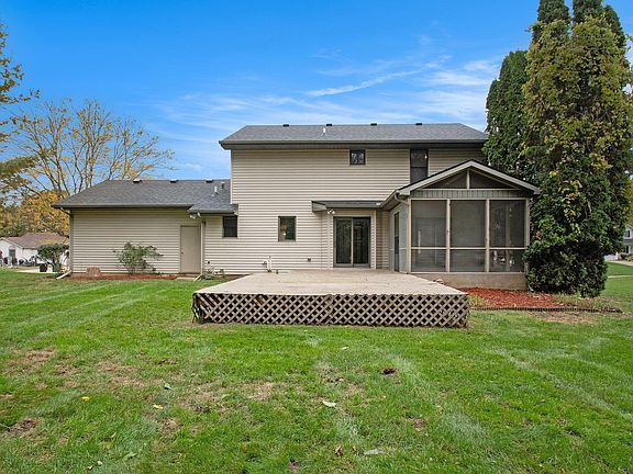 3rd image of 22160 Sandy Hill Ln