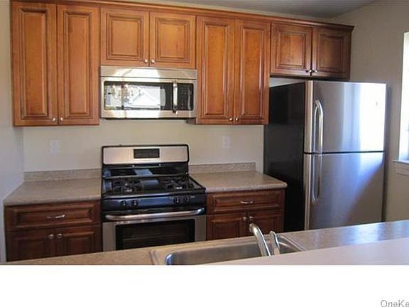 2nd image of 406 Tondo Cir