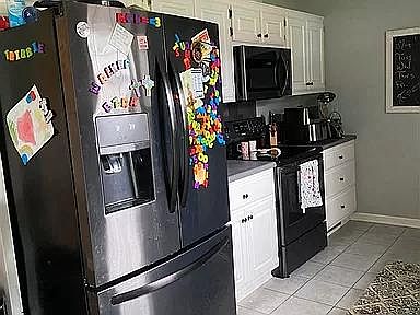 5th image of 423 Village Dr