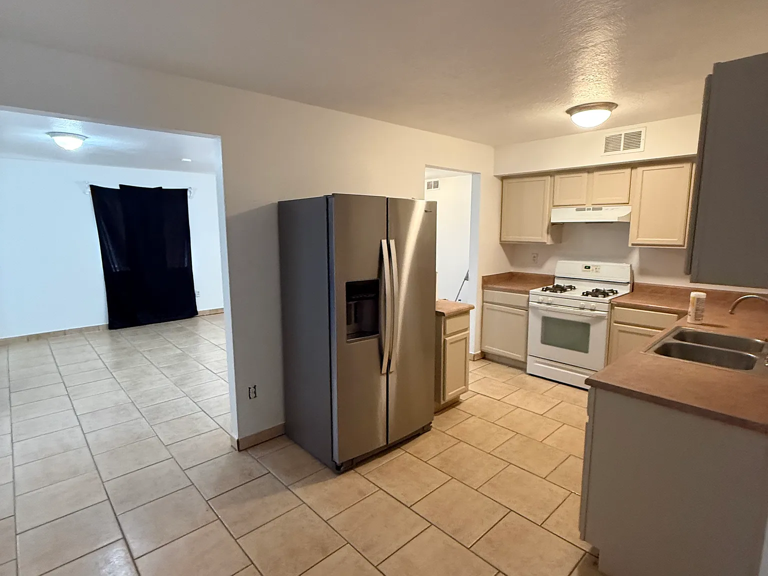 4 bed, 1552 sqft, $2,200 — Photo 3