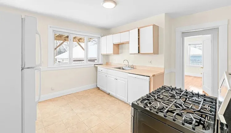 3 bed, 1365 sqft, $3,400 — Photo 4