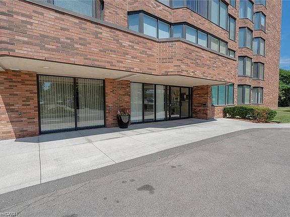 2nd image of 200 Limeridge Rd W #105