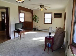 26 Canal Rd, Levittown, PA 19057