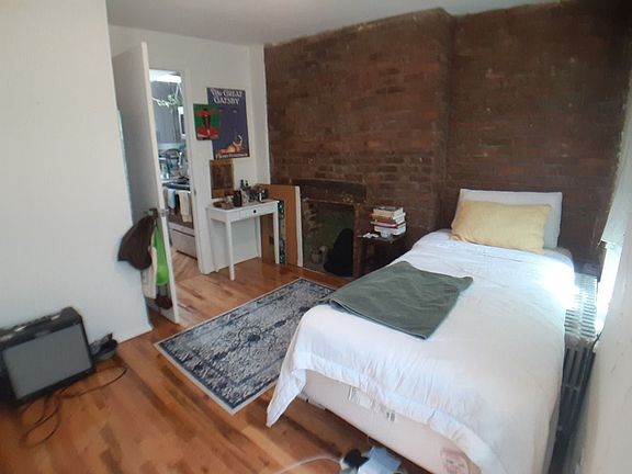 5th image of 120 E 7th St APT 5B