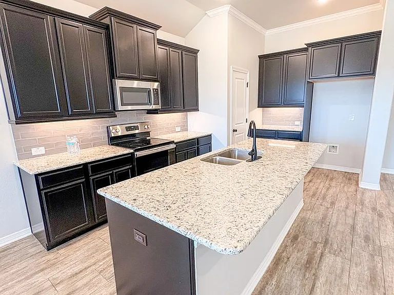 701 Juniper Dr — Photo 5