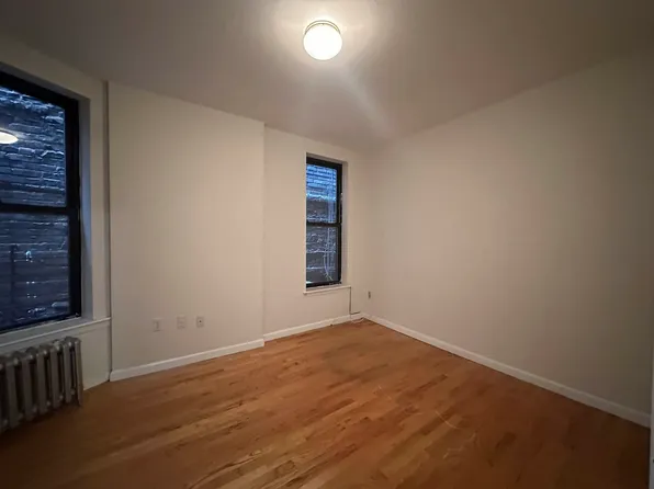 331 West 35th Street image 4 of 9