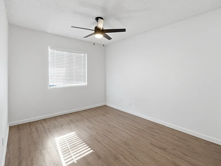11921 Lakewood Blvd — Photo 21