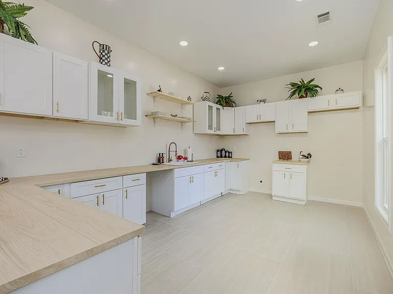 1061 Shaw Pl — Photo 16