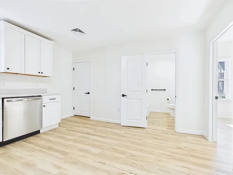 33 Crapo St #1 — Photo 7