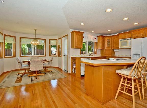 4th image of 10501 NE 20th St