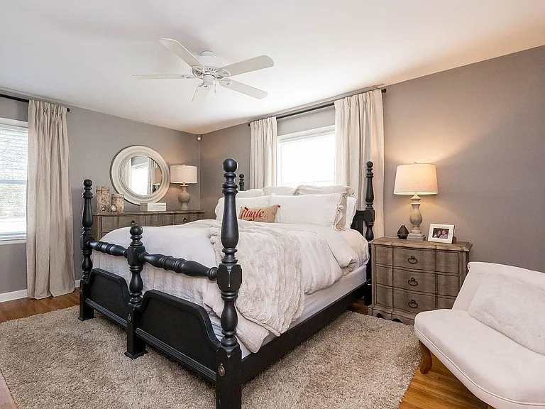 384 Barrywood Dr — Photo 9
