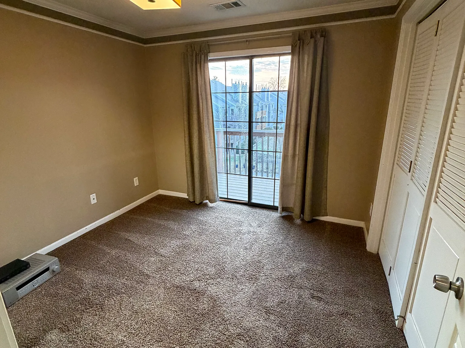 2 bed, 900 sqft, $1,750 — Photo 3