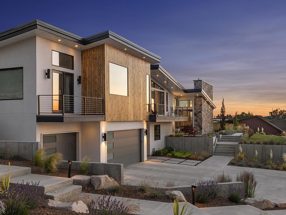 Rental Above Garage. Fully Landscaped. Separate Entrance. Views Views Views...