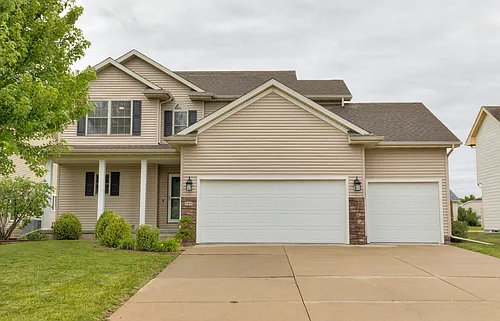 645 SE Carefree Ln Photo 1