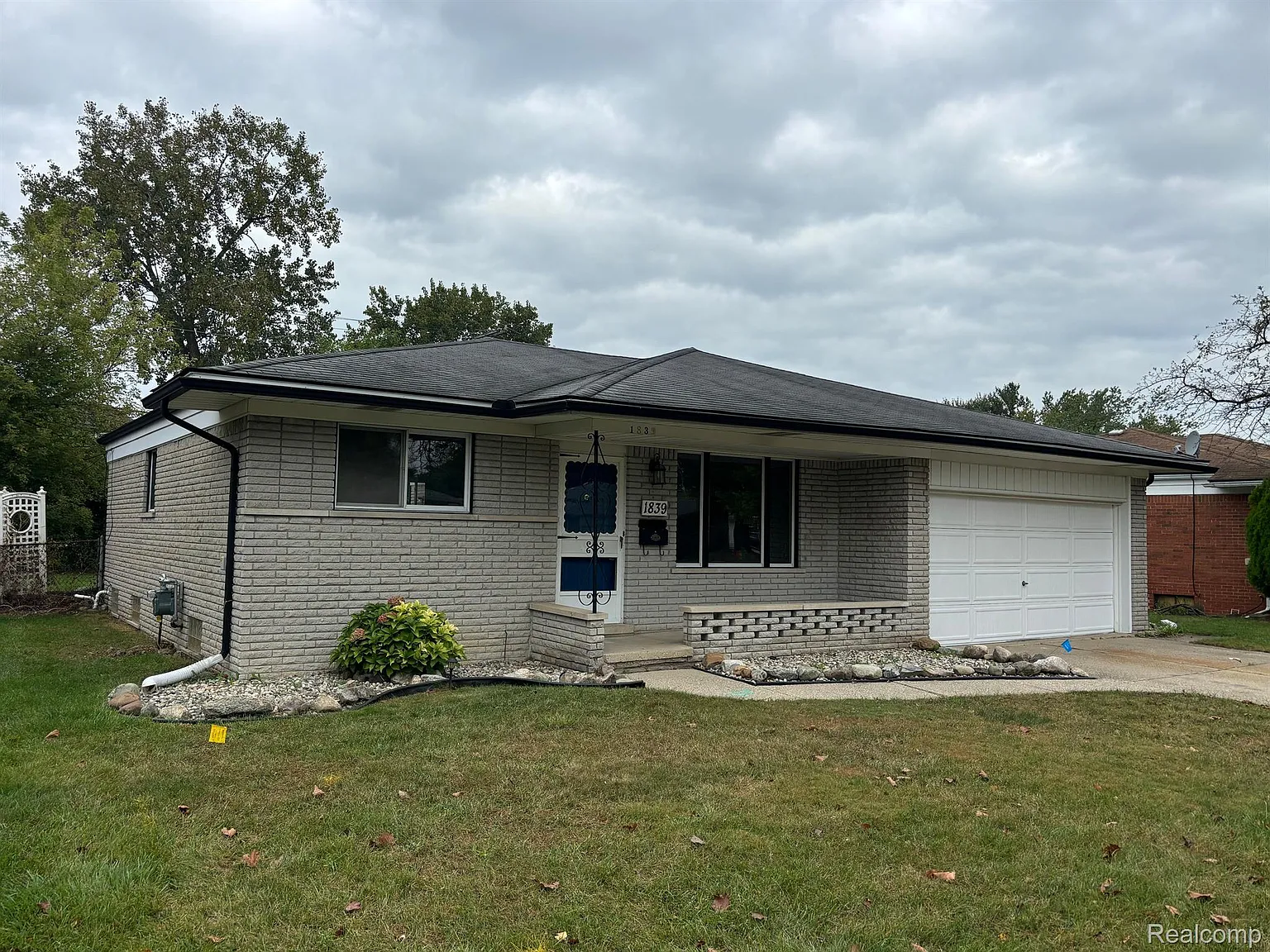 1839 Castleton Dr photo 1