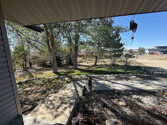 5th image of 496 Ashcroft Dr