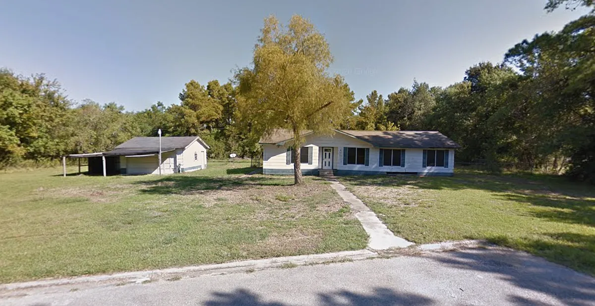 Building Photo - 425 Woodlake Dr