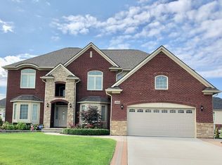 1668 Ashwood Ct, Troy, MI 48085