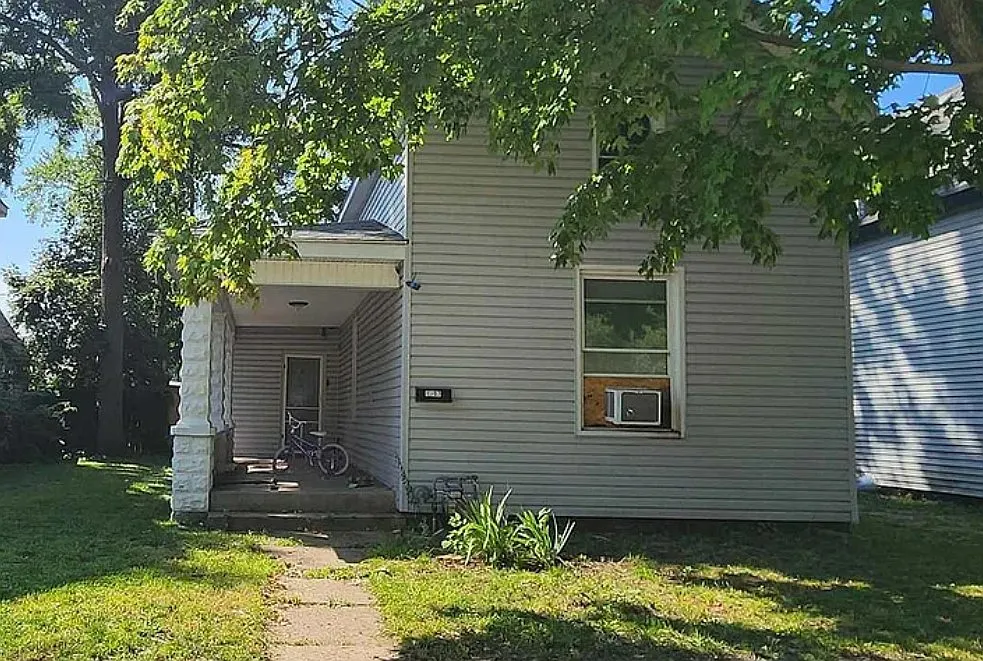 3 bed, 1288 sqft, $1,450 — Photo 1