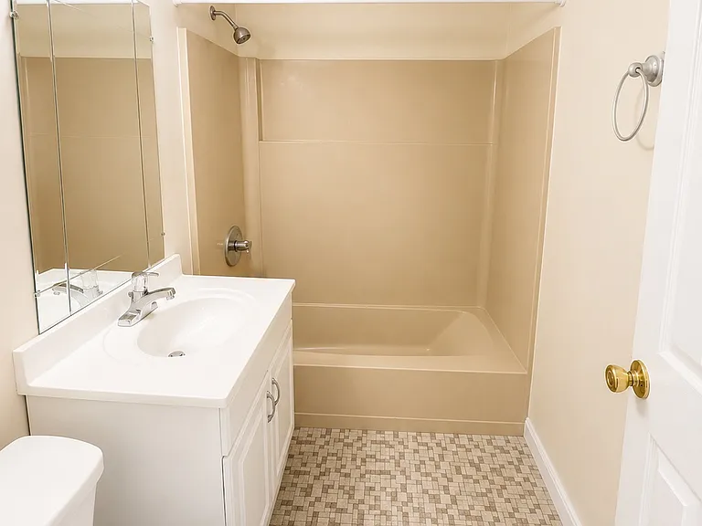 685 Main St #33 — Photo 7