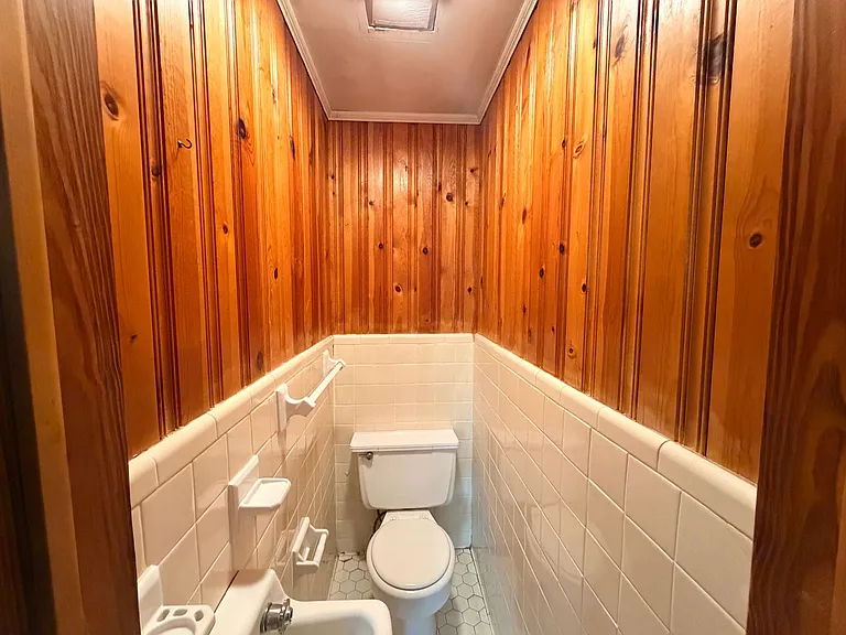 1002 W Alden Ave — Photo 34