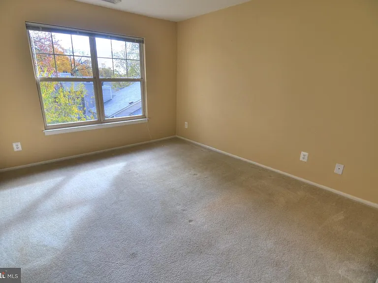 1793 Jonathan Way #L — Photo 11