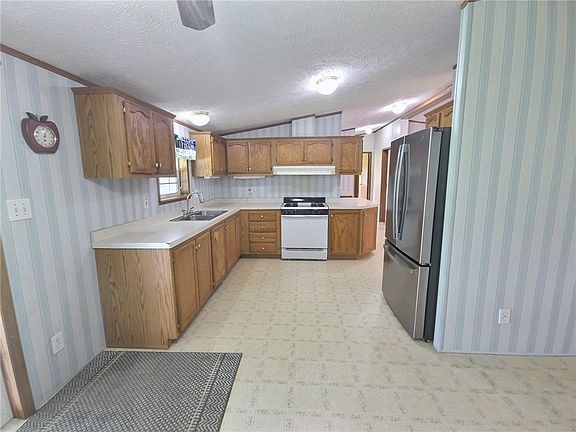 3rd image of 3852 Sherwood Rd
