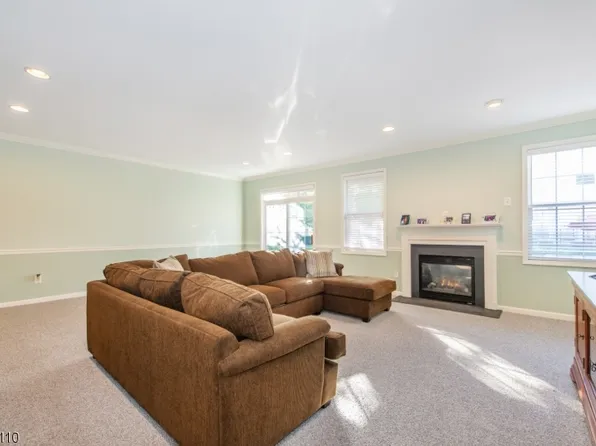 20 Carrington Pl, Clifton City, NJ 07013