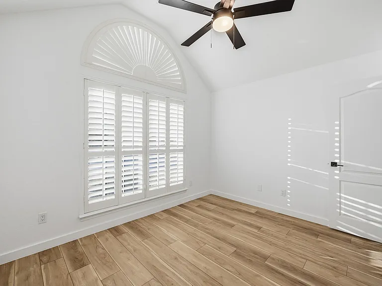 2216 Paige Ct — Photo 35